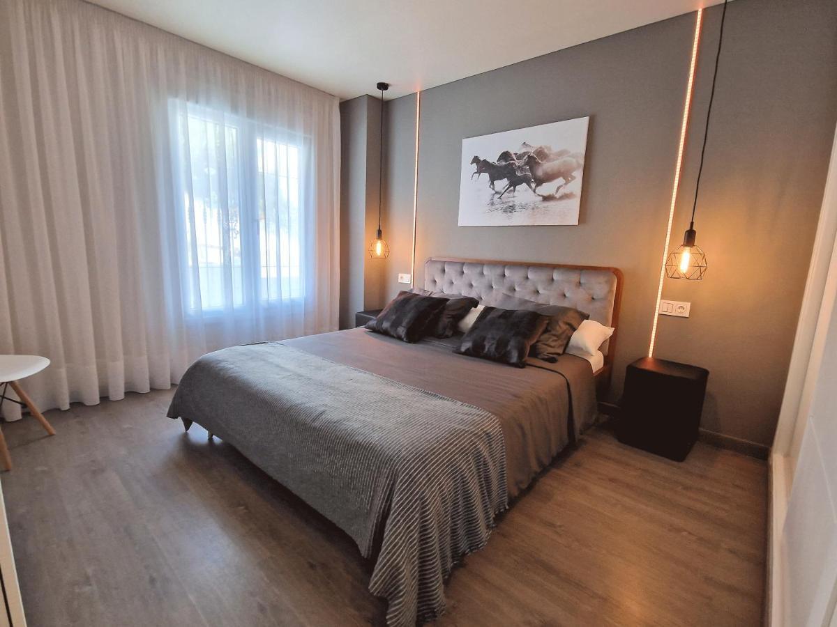 Emerald Apartment - Spacious Modern 2 Bedroom Бенальмадена Экстерьер фото